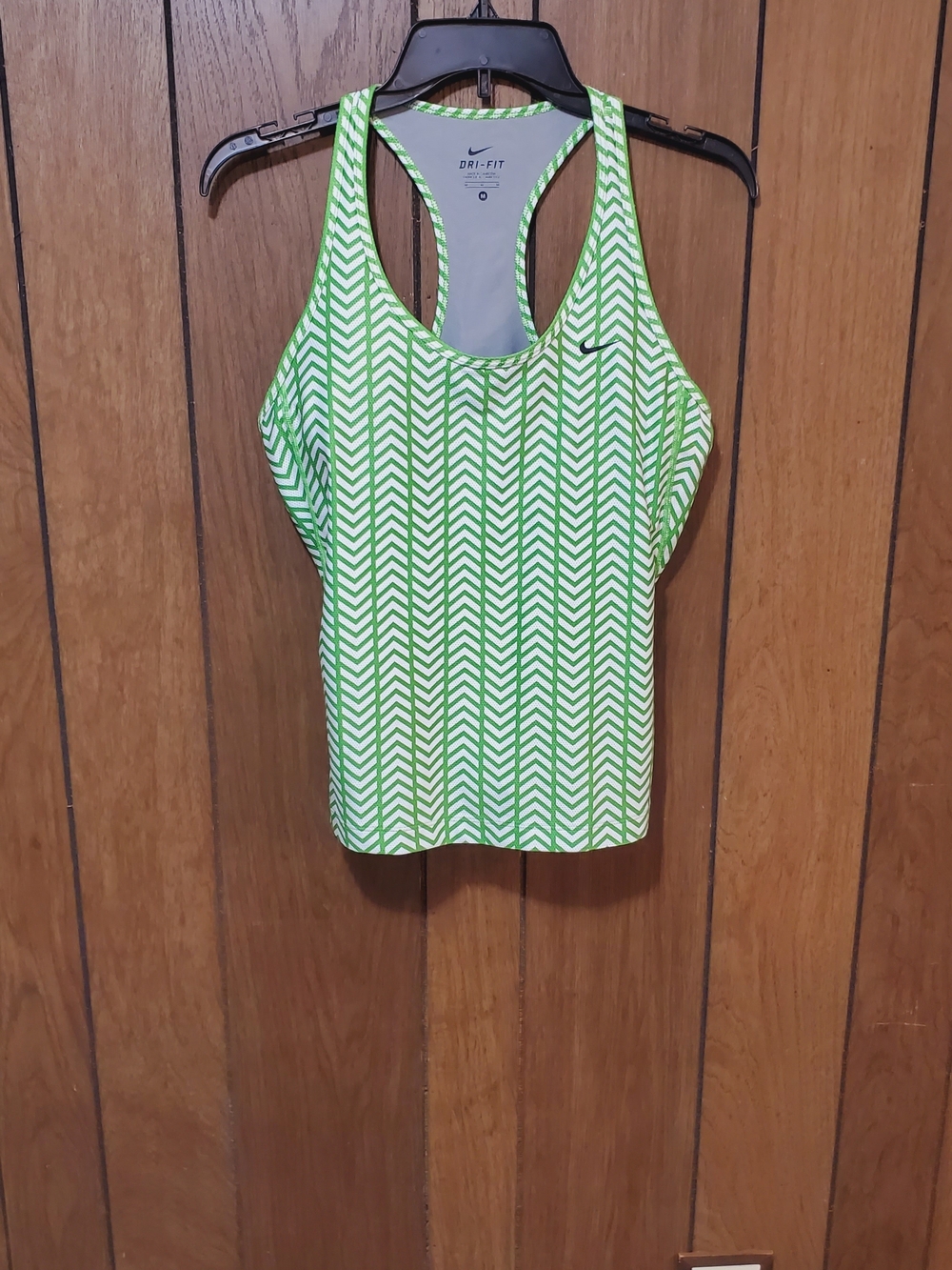 Nike Racerback Dri Fit Tank W/Built In Bra Green & White Chevron  Size Medium